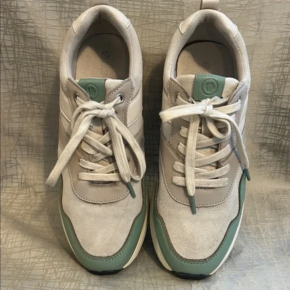 Fat Face sneakers/trainers in very good condition . Size 41 - Picture 1 of 9